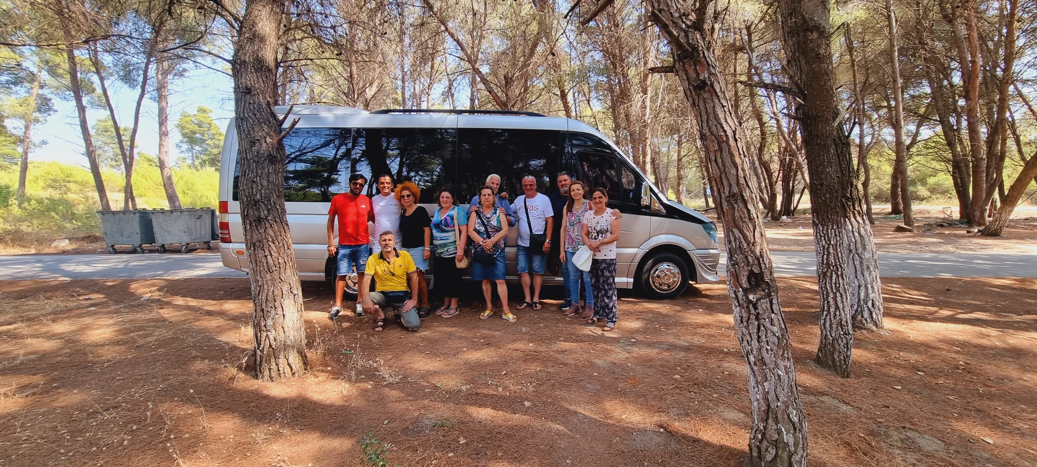 Dentisti in Albania: prezzi convenienti e pacchetto viaggio-soggiorno gratuito foto gruppo